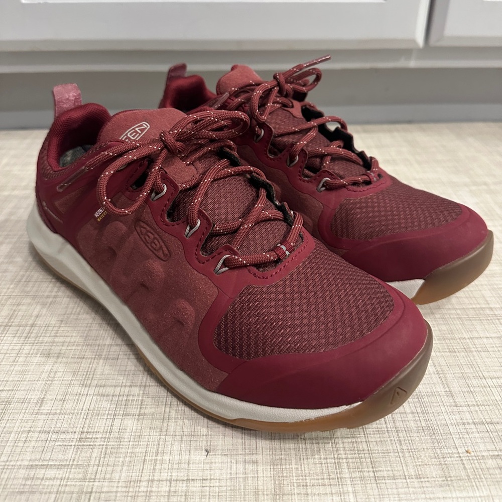 Keen Women's Sneakers in Burgundy and White